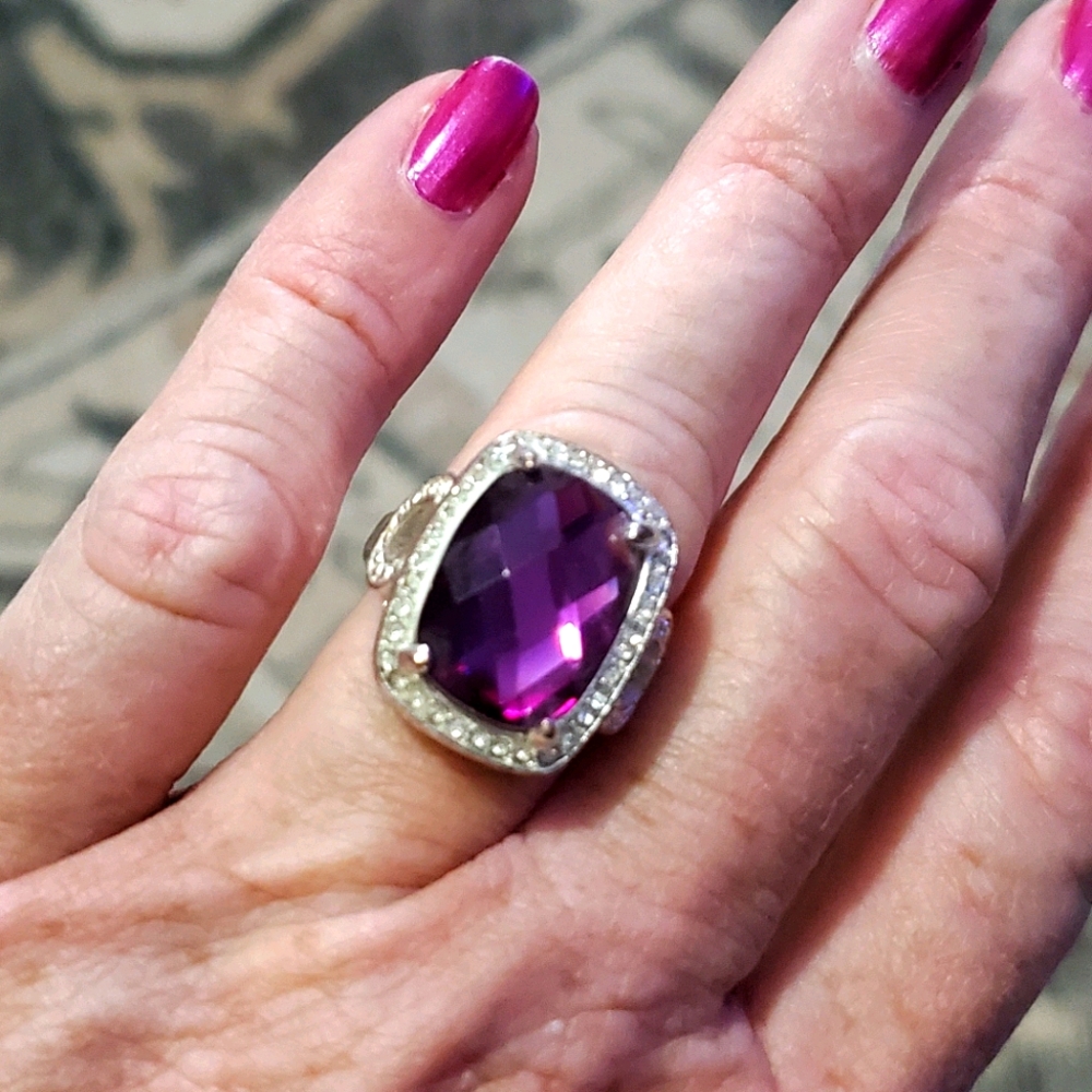 Ladies costume jewelry ring